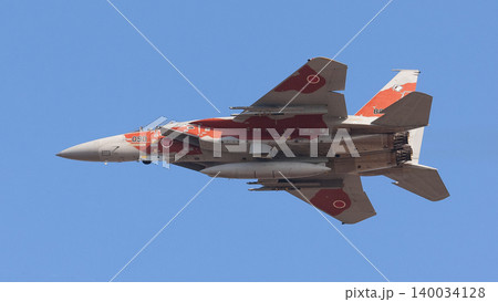 頭上を飛ぶ航空自衛隊飛行教導群F-15DJイーグル 140034128