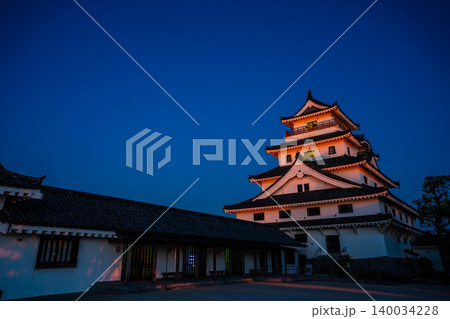 唐津城の夜明け【佐賀県唐津市】 唐津城の夜明け【佐賀県唐津市】 140034228