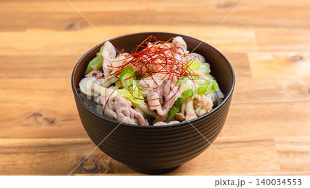 ネギ塩豚丼 糸唐辛子をのせた豚肉ときのこの和風丼の写真 ネギ塩豚丼 糸唐辛子をのせた豚肉ときのこの和風丼の写真 140034553