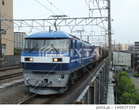 新鶴見機関区　EF210－132号機(八丁畷駅にて撮影) 140037354