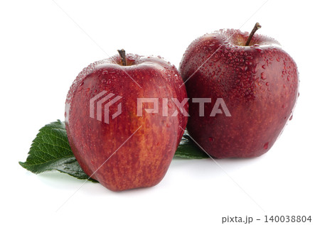 Ripe red apples 140038804