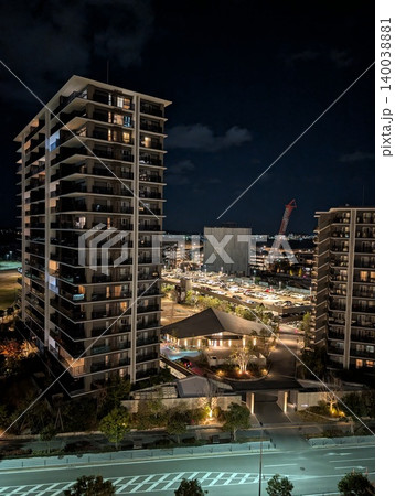マンションから見たマンションの夜景 マンションから見たマンションの夜景 140038881