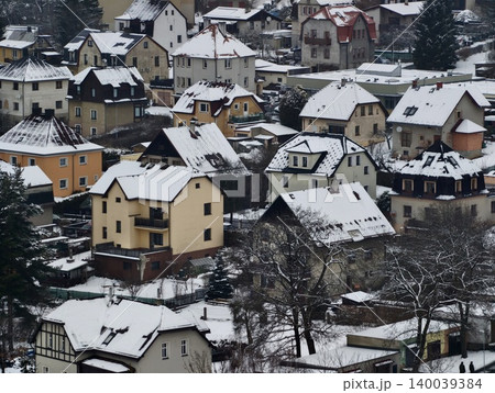 Vivid snowy neighborhood. Frosted rooftops and quiet streets create cozy suburban winter landscape Vivid snowy neighborhood. Frosted rooftops and quiet streets create cozy suburban winter landscape 140039384
