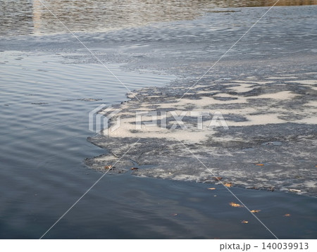 Melting river shoreline ice patches highlight environmental fragility and need for assessment 140039913