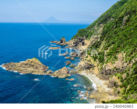佐多岬と開聞岳(鹿児島県南大隅町) 佐多岬と開聞岳(鹿児島県南大隅町) 140040965