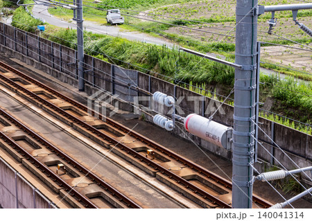 新幹線の安全運行を支える電力設備と軌道の風景 140041314