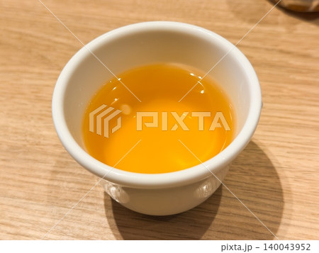 中華料理と一緒に飲むプーアル茶。健康的な温かい飲み物。 140043952