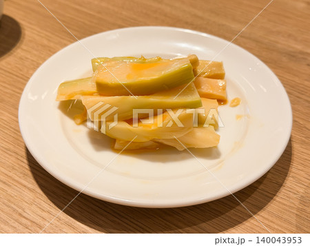 極太筍で作る中華風味付けのピリ辛メンマ。食事の前菜として。 極太筍で作る中華風味付けのピリ辛メンマ。食事の前菜として。 140043953