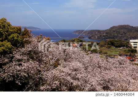 佐賀県の歴史的観光名所、「名護屋城跡」本丸(天守台)の風景 佐賀県の歴史的観光名所、「名護屋城跡」本丸(天守台)の風景 140044004