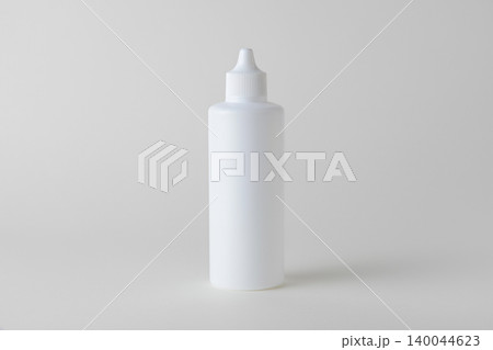 白いプラスチック容器の製品イメージ素材 140044623