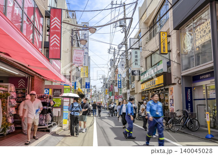 東京都目黒区の都市風景 学芸大学駅前商店街東京都目黒区の都市風景 学芸大学駅前商店街東京都目黒区の都 東京都目黒区の都市風景 学芸大学駅前商店街東京都目黒区の都市風景 学芸大学駅前商店街東京都目黒区の都 140045028