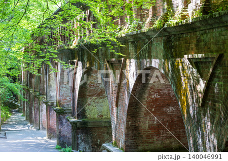 京都、南禅寺の水路閣の景色 140046991