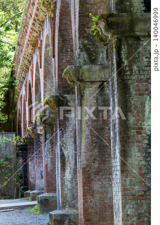 京都、南禅寺の水路閣の景色 140046999