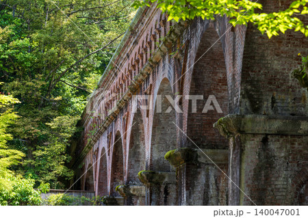 京都、南禅寺の水路閣の景色 140047001