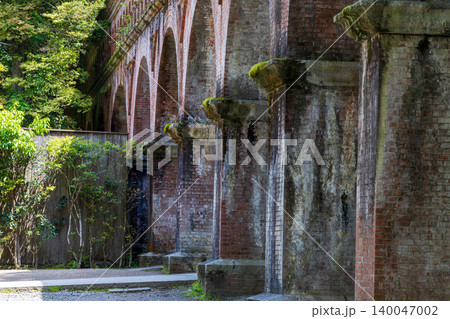 京都、南禅寺の水路閣の景色 京都、南禅寺の水路閣の景色 140047002