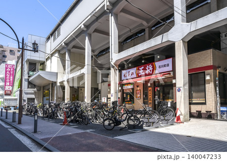 横浜市中区の都市風景 石川町駅中華街口 140047233