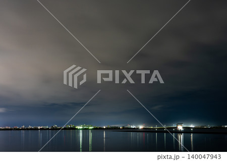 曇天の河口夜景 140047943