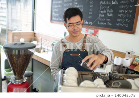 Barista Preparing Coffee For Cafe Service Small Business And Hospitality Barista Preparing Coffee For Cafe Service Small Business And Hospitality 140048378