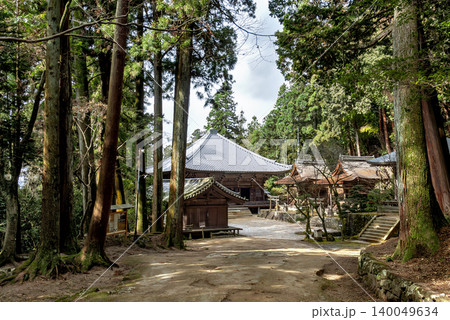 書寫山圓教寺 奥之院に佇む開山堂と深い木々に囲まれた境内(兵庫県姫路市) 書寫山圓教寺 奥之院に佇む開山堂と深い木々に囲まれた境内(兵庫県姫路市) 140049634