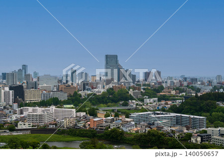 青空と仙台の街並み風景 140050657