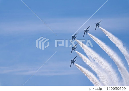青空と松島基地のブルーインパルス 宮城県東松島市 青空と松島基地のブルーインパルス 宮城県東松島市 140050699