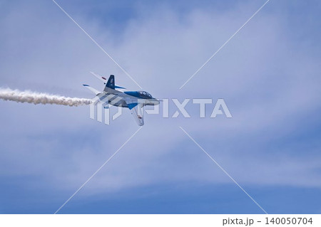 青空と松島基地のブルーインパルス　宮城県東松島市 140050704