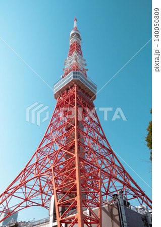 下から見上げた東京タワー 140050809