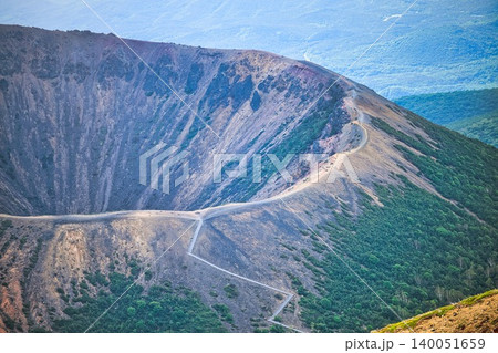 活火山の一切経山から眺めた吾妻小富士 140051659
