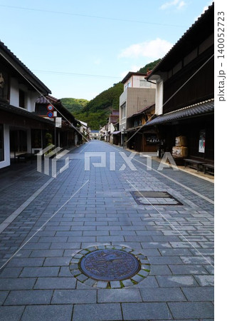 山陰の小京都「津和野」石畳の本町通り 140052723