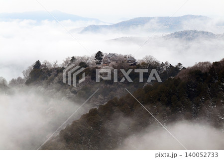 冬の雲海と備中松山城（天空の山城）25604 140052733