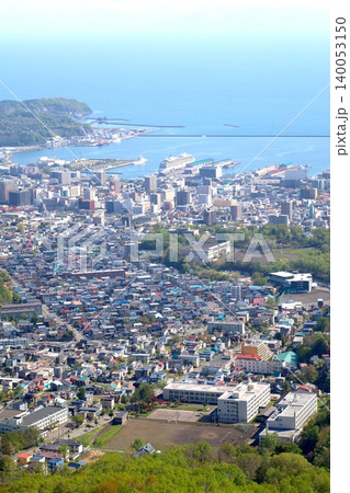 春の北海道、春の小樽、風薫る五月の北海道小樽、港町小樽を天狗山展望台から眺める、北海道三大夜景の小樽 140053150