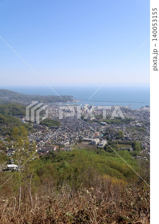 春の北海道、春の小樽、風薫る五月の北海道小樽、港町小樽を天狗山展望台から眺める、北海道三大夜景の小樽 春の北海道、春の小樽、風薫る五月の北海道小樽、港町小樽を天狗山展望台から眺める、北海道三大夜景の小樽 140053155