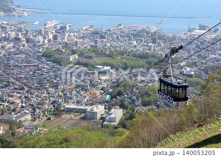 春の北海道、春の小樽、風薫る五月の北海道小樽、港町小樽を天狗山展望台から眺める、北海道三大夜景の小樽 春の北海道、春の小樽、風薫る五月の北海道小樽、港町小樽を天狗山展望台から眺める、北海道三大夜景の小樽 140053205