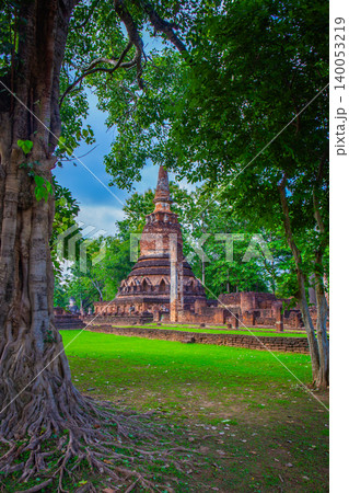 Landmark of old chedi made of ancient bricks in the Kamphaeng Phet Historical Park, Thailand. Landmark of old chedi made of ancient bricks in the Kamphaeng Phet Historical Park, Thailand. 140053219