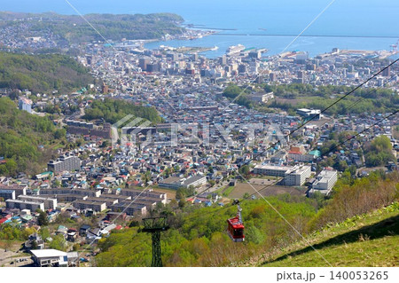 春の北海道、春の小樽、風薫る五月の北海道小樽、港町小樽を天狗山展望台から眺める、北海道三大夜景の小樽 春の北海道、春の小樽、風薫る五月の北海道小樽、港町小樽を天狗山展望台から眺める、北海道三大夜景の小樽 140053265