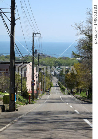 春の北海道、春の小樽、風薫る五月の北海道小樽、港町小樽を天狗山展望台から眺める、北海道三大夜景の小樽 140053283