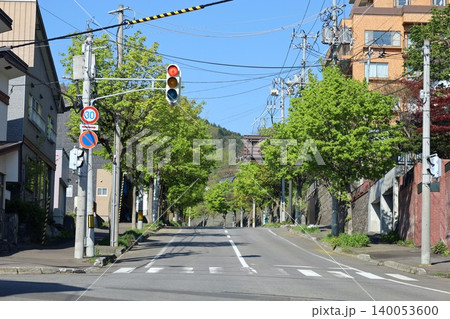 五月初旬の北海道、五月初旬の小樽、春の小樽、商大通り、地獄坂をのぼり旭展望台から望む小樽 140053600