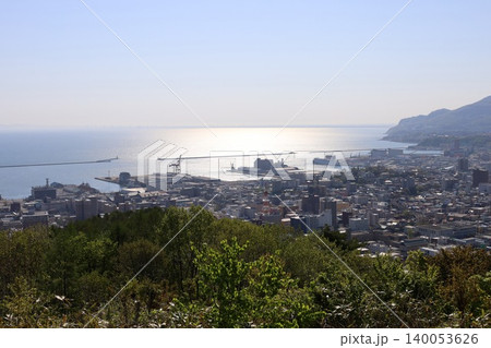 五月初旬の北海道、五月初旬の小樽、春の小樽、堺通りを抜け商大通り、地獄坂をのぼり旭展望台から望む小樽 五月初旬の北海道、五月初旬の小樽、春の小樽、堺通りを抜け商大通り、地獄坂をのぼり旭展望台から望む小樽 140053626