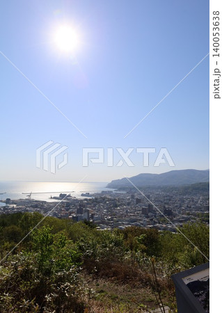 五月初旬の北海道、五月初旬の小樽、春の小樽、堺通りを抜け商大通り、地獄坂をのぼり旭展望台から望む小樽 五月初旬の北海道、五月初旬の小樽、春の小樽、堺通りを抜け商大通り、地獄坂をのぼり旭展望台から望む小樽 140053638