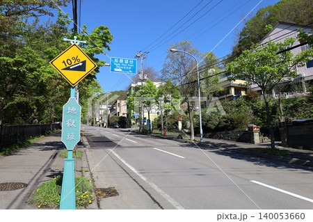 五月初旬の北海道、五月初旬の小樽、春の小樽、商大通り、地獄坂をのぼり旭展望台から望む小樽 140053660