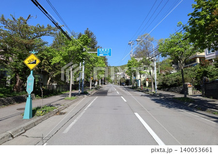 五月初旬の北海道、五月初旬の小樽、春の小樽、商大通り、地獄坂をのぼり旭展望台から望む小樽 140053661