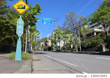 五月初旬の北海道、五月初旬の小樽、春の小樽、商大通り、地獄坂をのぼり旭展望台から望む小樽 140053665