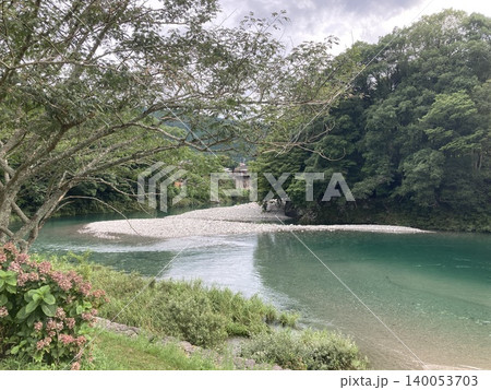 新緑と清流が織りなす絶景 140053703