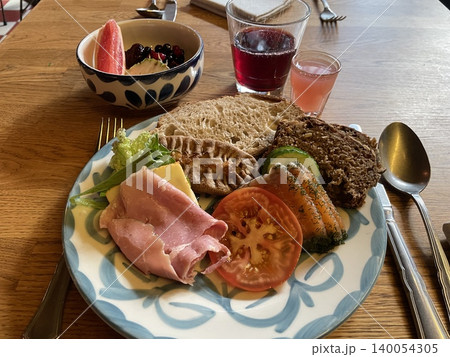 フィンランドのホテルの朝食 140054305