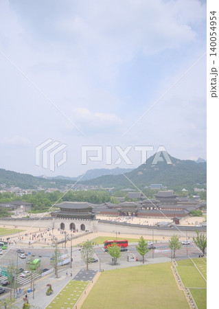 初夏のソウル、壮麗な景福宮を望む古都の息吹 初夏のソウル、壮麗な景福宮を望む古都の息吹 140054954