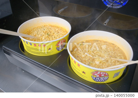 韓国ソウルで味わう!ホカホカ旨辛カップ麺の誘惑 韓国ソウルで味わう!ホカホカ旨辛カップ麺の誘惑 140055000