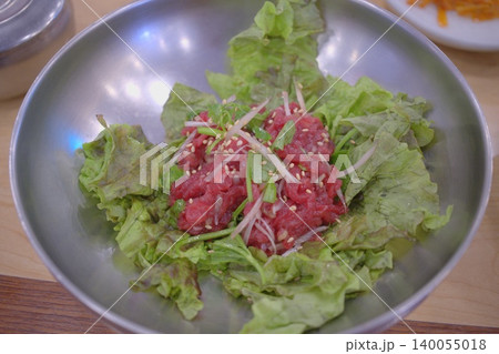 ソウルで味わう至福の一皿、みずみずしく鮮やかな極上ユッケ ソウルで味わう至福の一皿、みずみずしく鮮やかな極上ユッケ 140055018