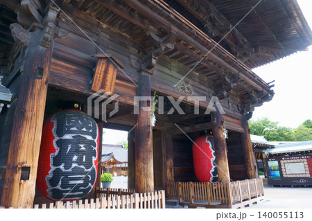 国府宮神社　提灯がある楼門　国重要文化財 140055113