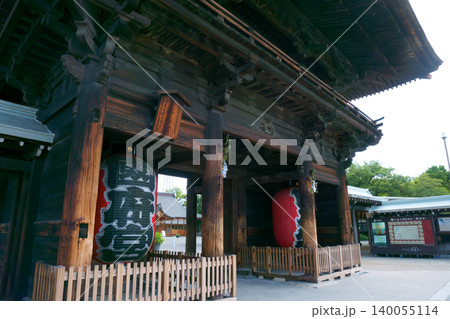 国重要文化財　国府宮神社　提灯がある楼門 140055114