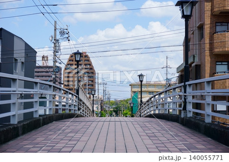 太鼓橋に似た歩道橋3　国府宮神社参道 140055771
